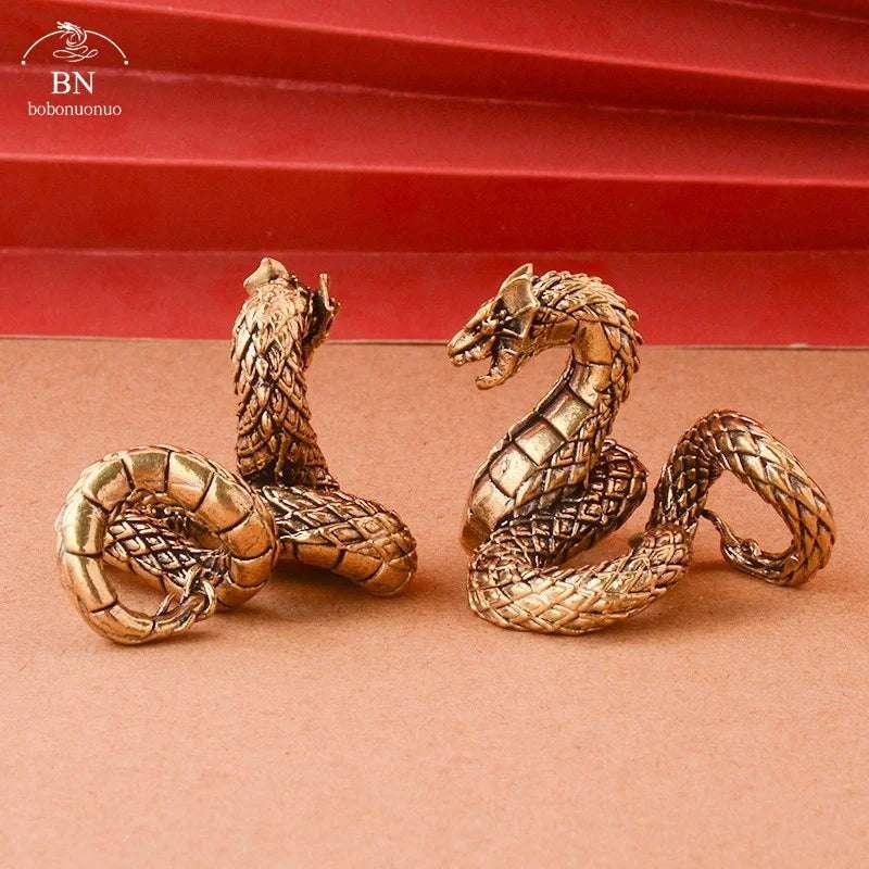 Retro Brass Europe Ancient Beast Flying Dragon Home Decor Ornaments Copper Animal Figurines Fengshui Statue