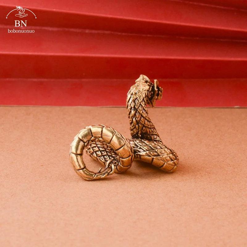 Retro Brass Europe Ancient Beast Flying Dragon Home Decor Ornaments Copper Animal Figurines Fengshui Statue