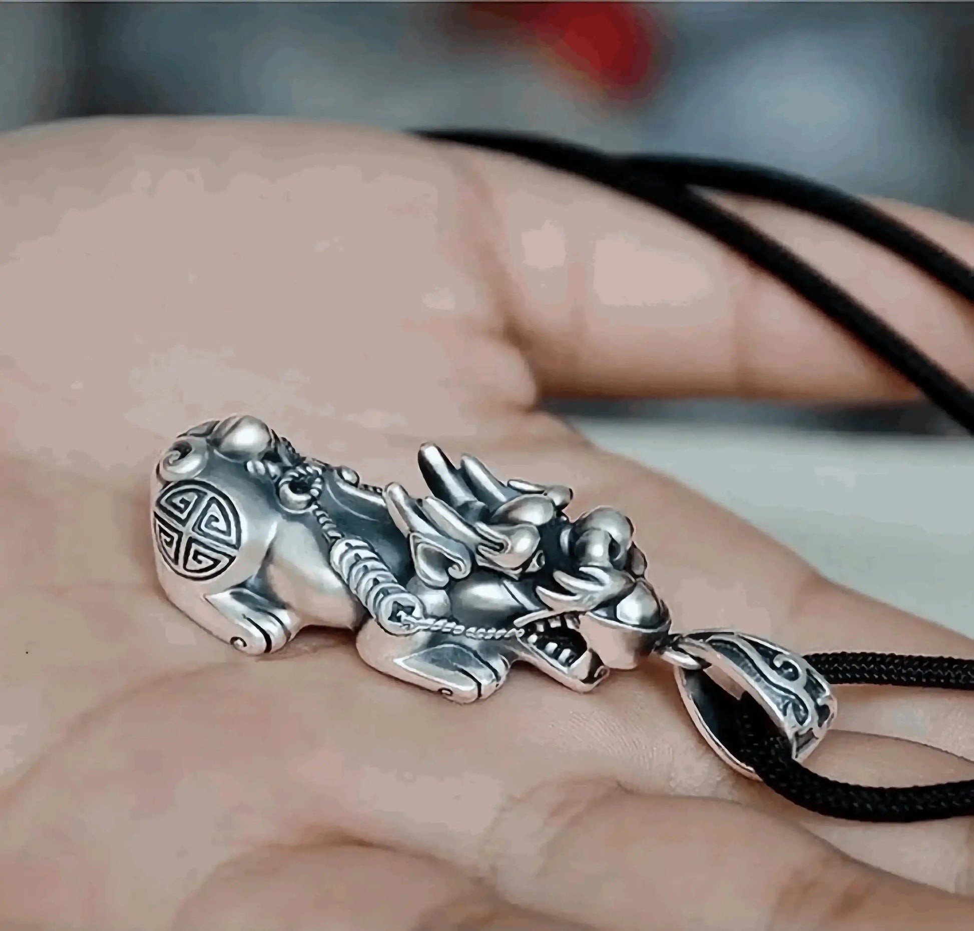 Vintage Fengshui Pixiu Pendant Necklace Lucky Wealth Charm Jewelry for Men Women