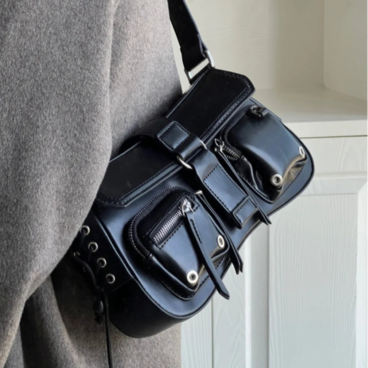 cool Spice Girl underarm bag method stick bag women's new niche design locomotive bag shoulder bag messenger bag